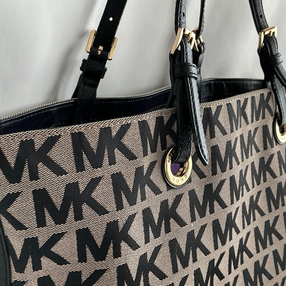 Michael Kors Tote Bag - Picture 4 of 15